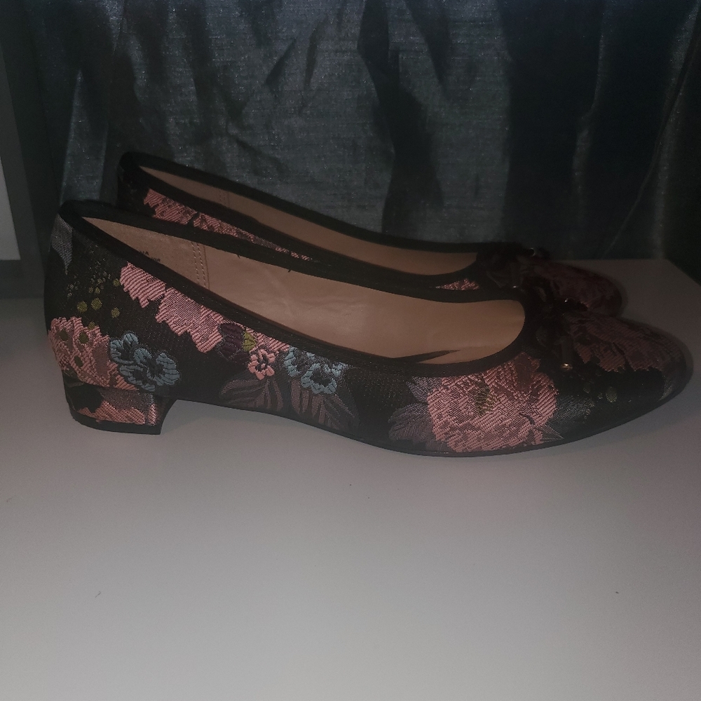Kelly & Katie Elerana Flats